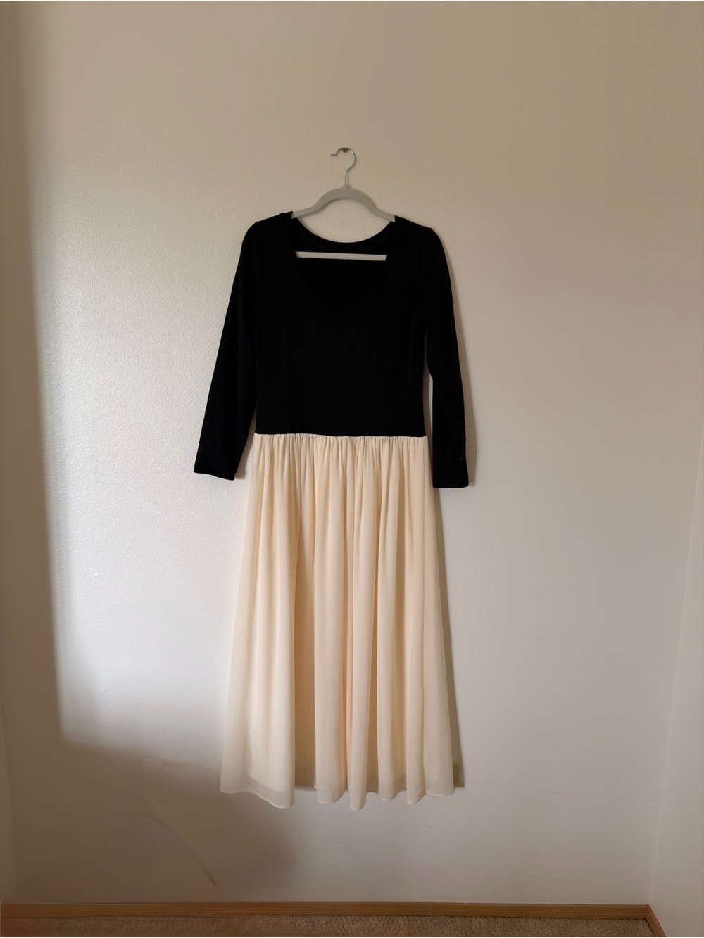 Black and Cream Long Sleeve Midi Dress